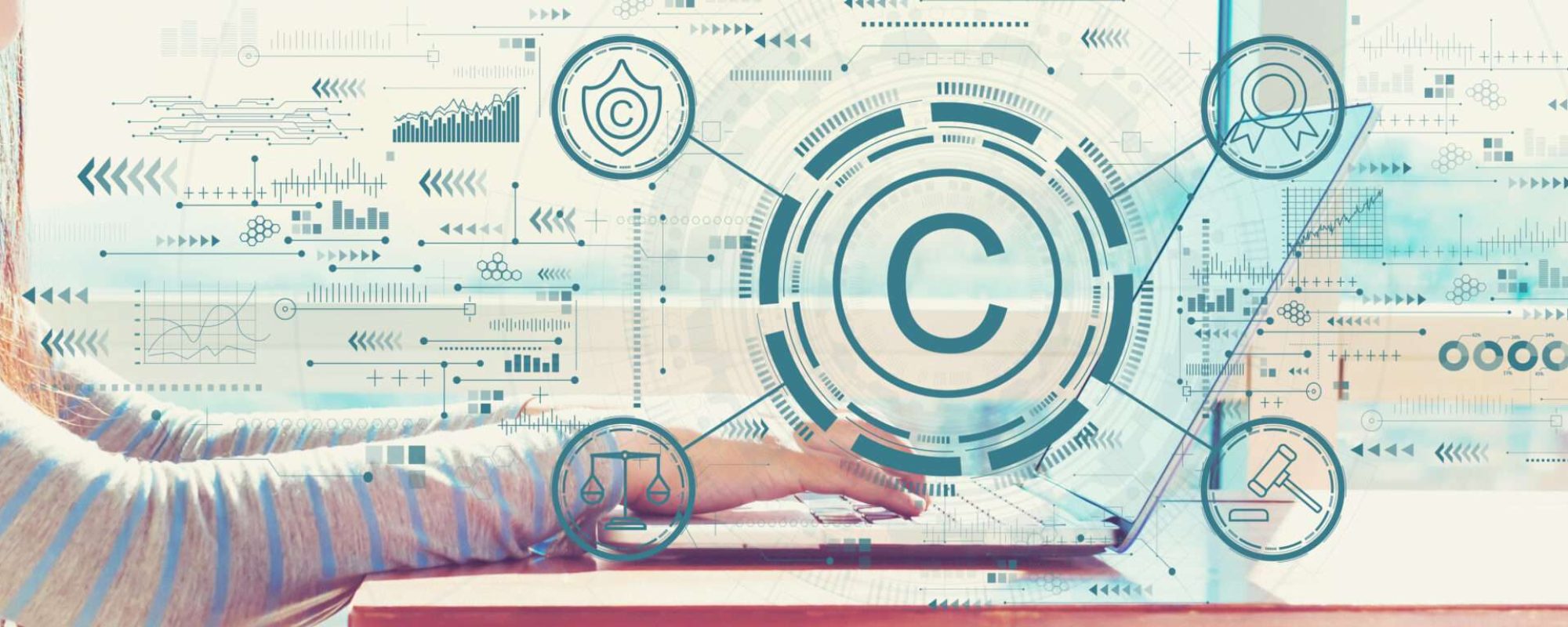Copyright concept with woman working on a laptop dessin et modèle communautaire